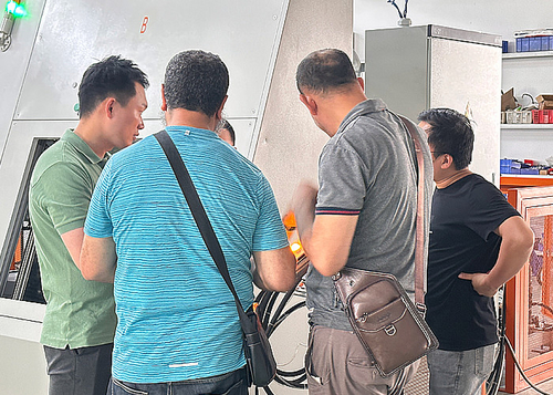 Ultime notizie della società circa I clienti algerini vengono a visitare la nostra azienda!